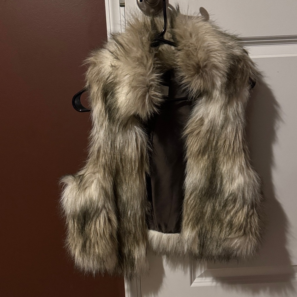 Ann Taylor Loft Faux Fur Vest in Gray and Cream